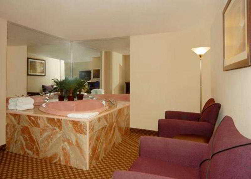 Quality Inn & Suites Tallahassee Ngoại thất bức ảnh